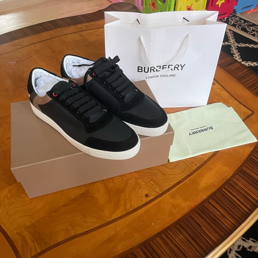 Men's Reeth Leather House Check Low-Top Sneakers, Black BEST GIFT TO YOUR HUSBAN